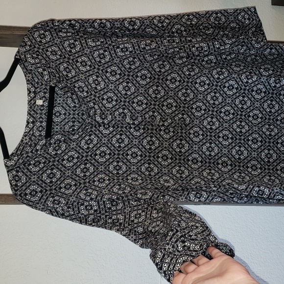 3/$12 Blouse Tunic V Neck Button Down Black Grey White XL-runs small - Picture 7 of 13